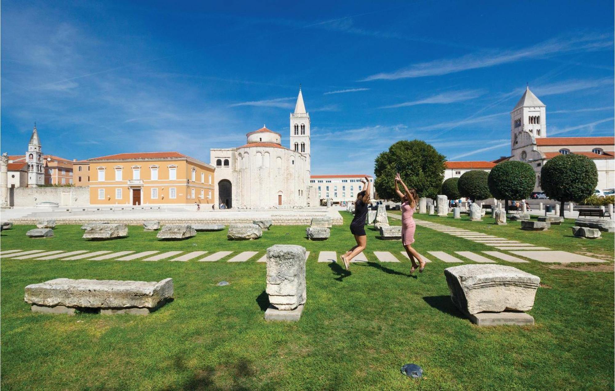 2 Bedroom Cozy Apartment In Zadar Extérieur photo