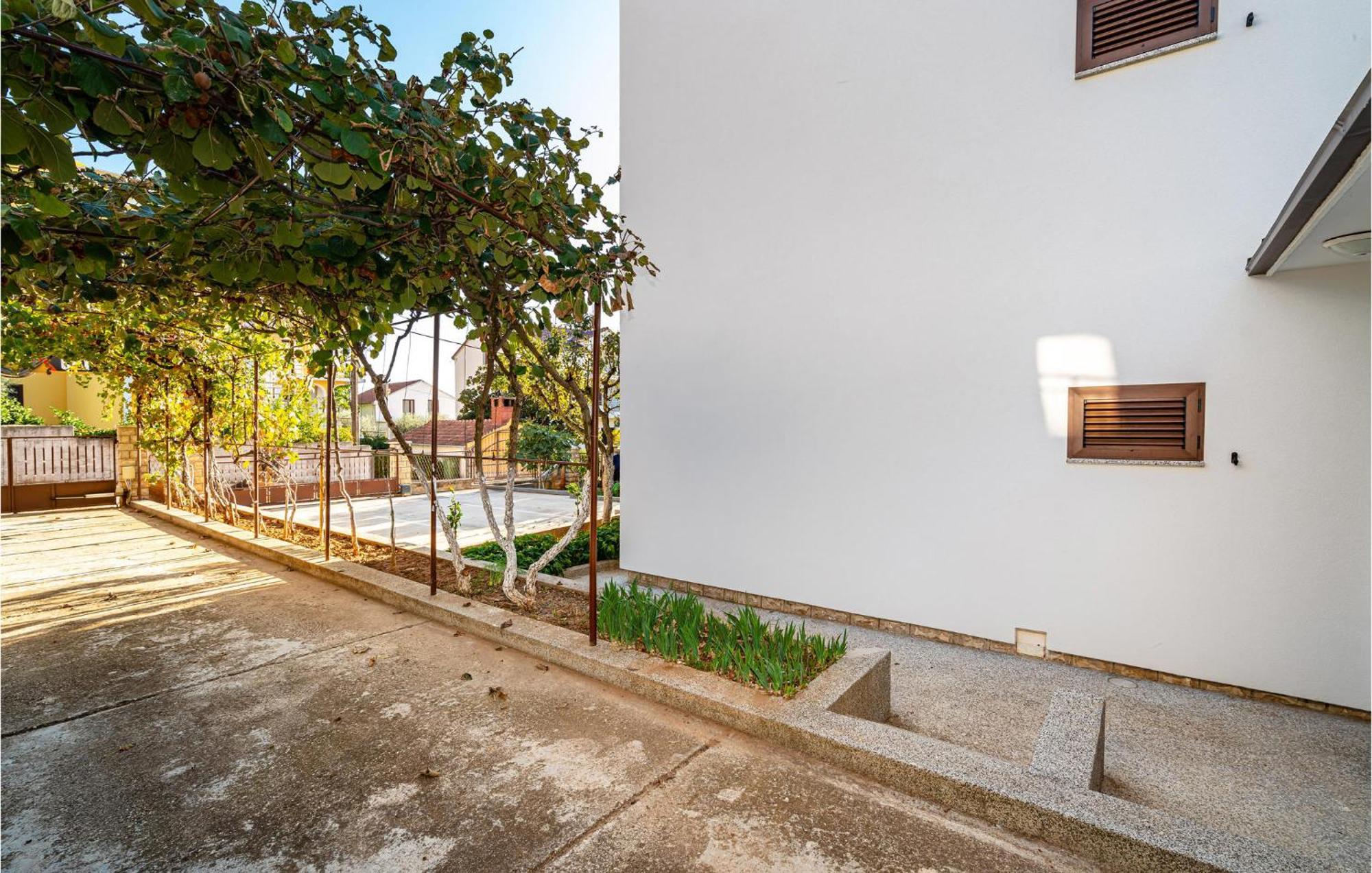 2 Bedroom Cozy Apartment In Zadar Extérieur photo