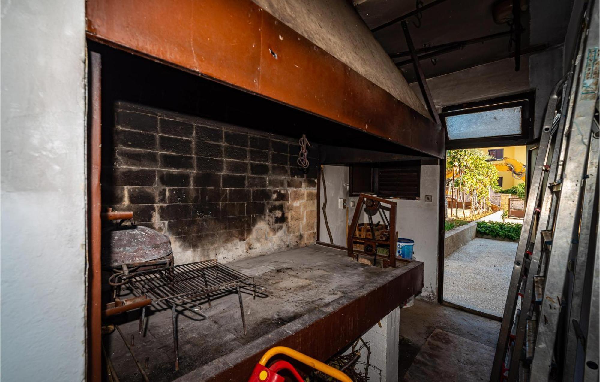 2 Bedroom Cozy Apartment In Zadar Extérieur photo
