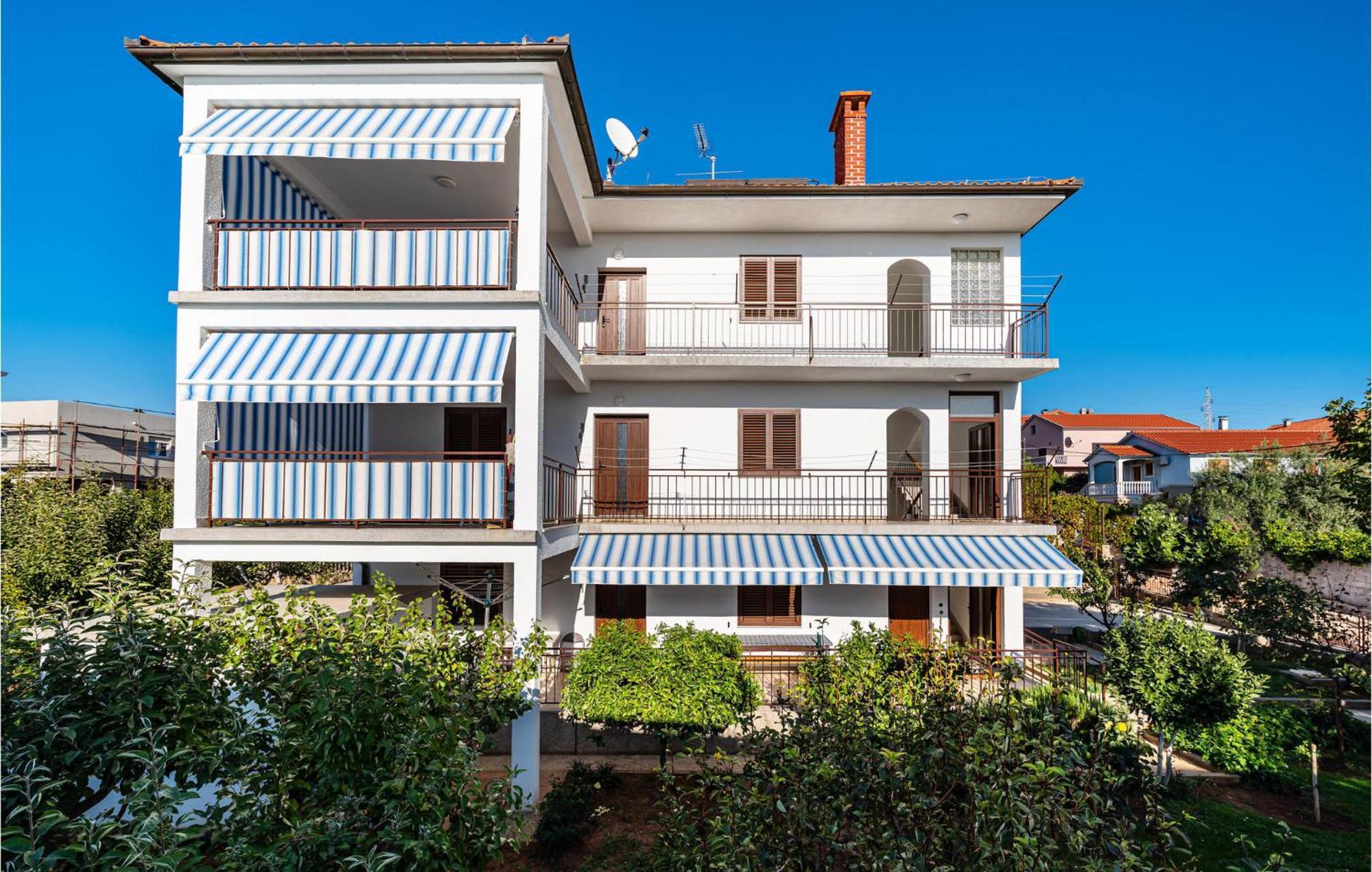 2 Bedroom Cozy Apartment In Zadar Extérieur photo