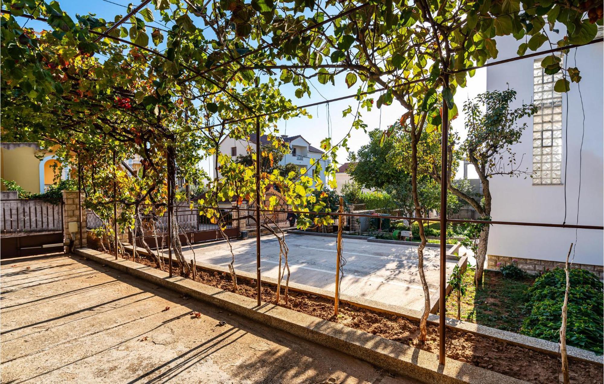 2 Bedroom Cozy Apartment In Zadar Extérieur photo