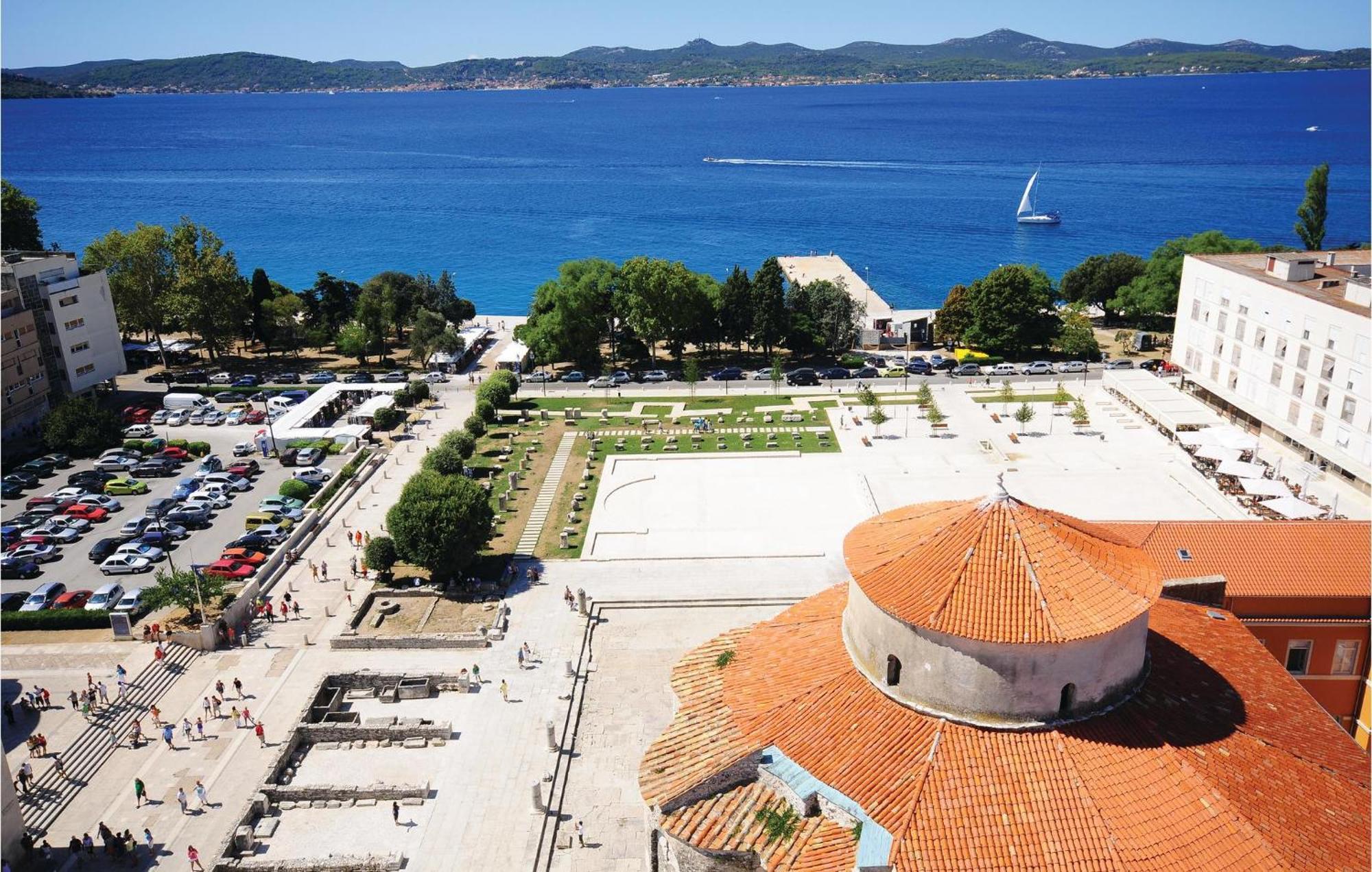 2 Bedroom Cozy Apartment In Zadar Extérieur photo