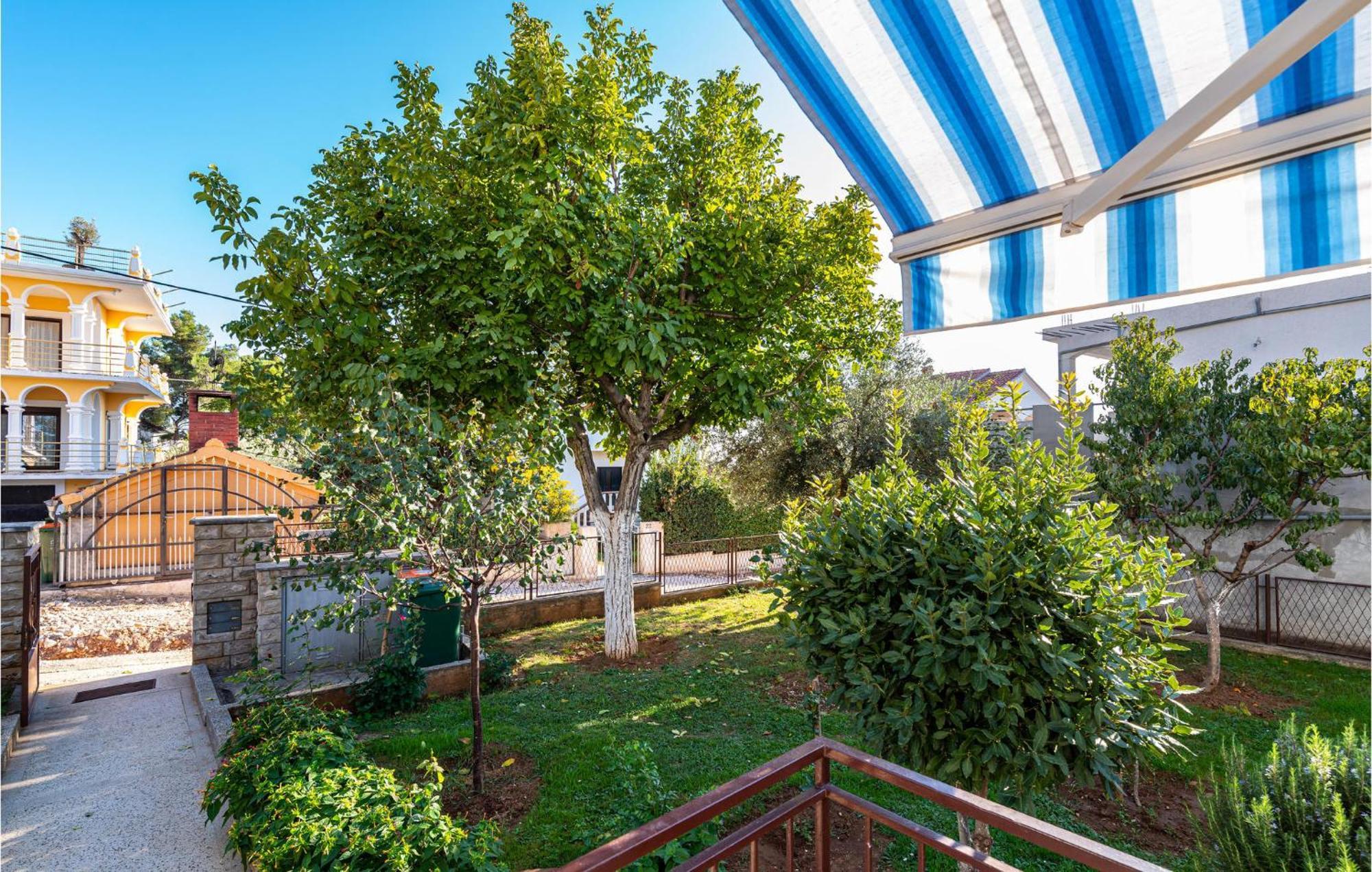 2 Bedroom Cozy Apartment In Zadar Extérieur photo